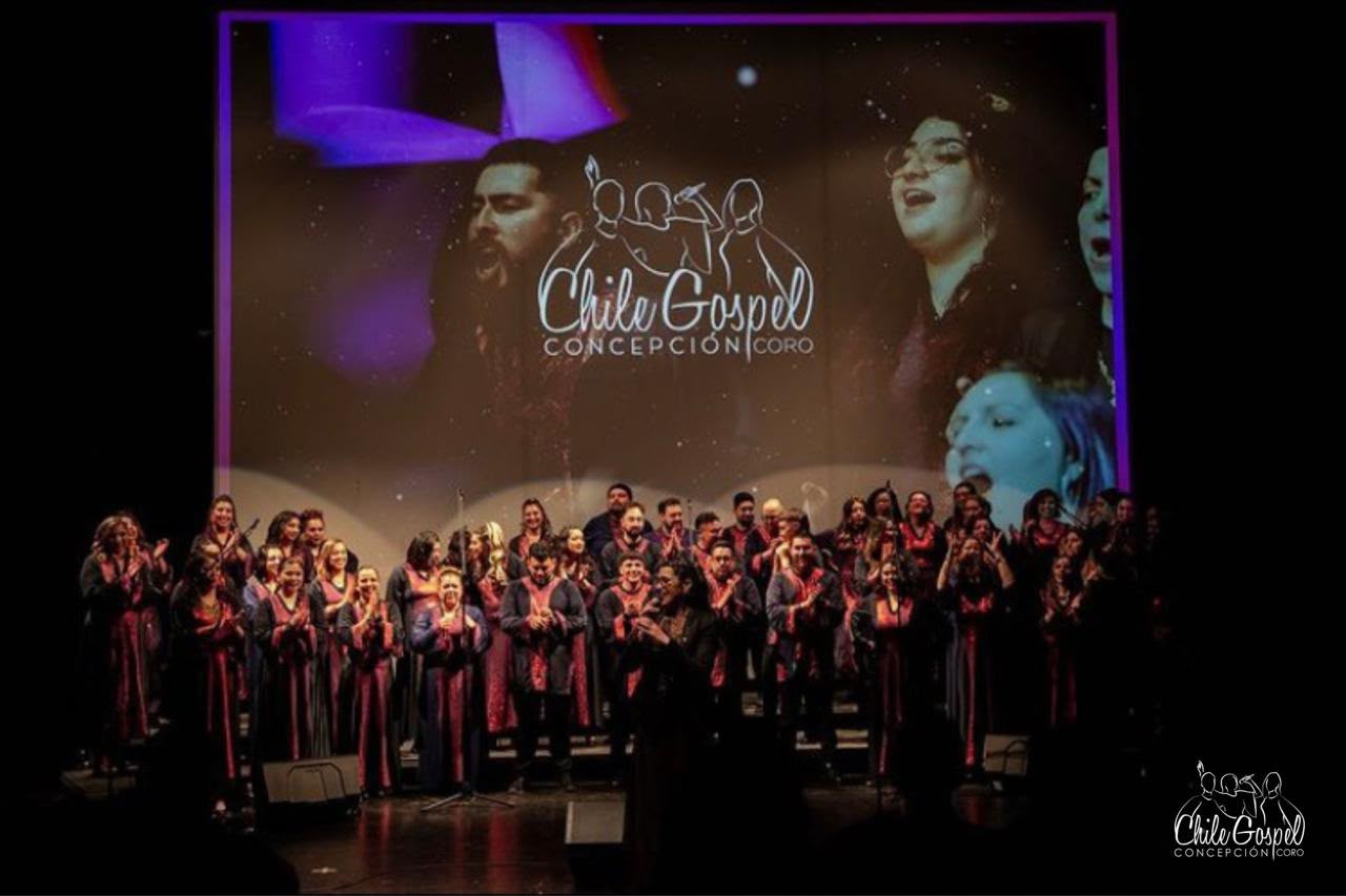 Coro Chile Gospel Concepción en el escenario